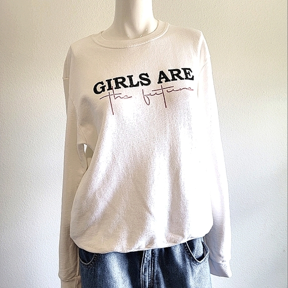 Winter White Red Girls Are The Future Cotton Sweatshirt Sz XL - Picture 9 of 9